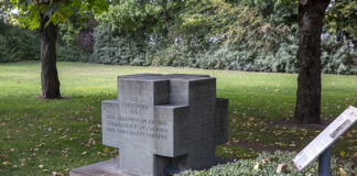 Flakhelferdenkmal auf der Pferderennbahn