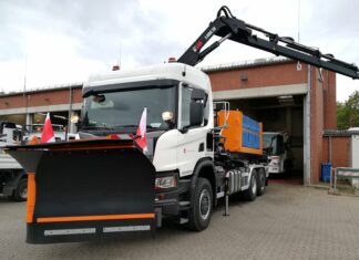 Ladekran kann auf 14 Meter ausgefahren und um 400 Grad geschwenkt werden