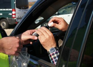 Hannover-Marienwerder: Fahrer hat fünf Promille – Polizei beschlagnahmt Führerschein Alkoholtest