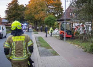 Minibagger beschädigt Gasleitung in Wedemark / Meitze