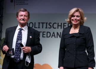 Professor Hartung mit Professor-Niklas-Medaille geehrt