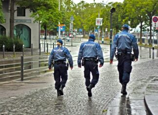 Corona-Kontrollen in Hannovers Innenstadt: Polizei verfügt vorzeitige Schließung von elf Betrieben Polizei