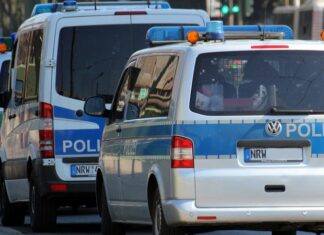 Corona-Pandemie: Polizei Hannover intensiviert Kontrollen am Wochenende Polizeifahrzeuge