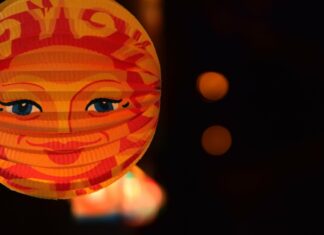 Mit der Laterne durch Unterende Laterne