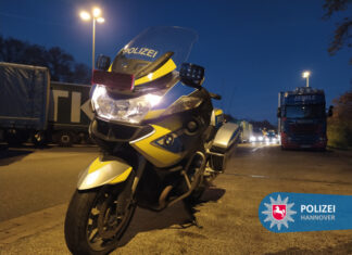 Kontrollen auf der Bundesautobahn (BAB) 2: Polizei stoppt Lkw mit abgefahrenen Reifen