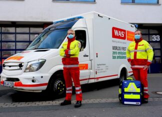 Feuerwehr testet Prototyp eines voll elektrisch angetriebenen Rettungswagens erstmalig im großstädtischen Einsatzalltag