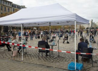 Vertreter der Gastronomie treffen sich zum öffentlichen Gespräch auf dem Opernplatz
