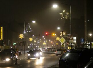 Neue Sterne für die Stadt Weihnachtsbeleuchtung in Langenhagen