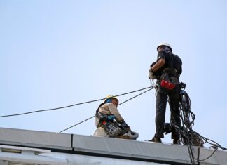 Vollsperrung der A 7 aufgrund Abseilaktion