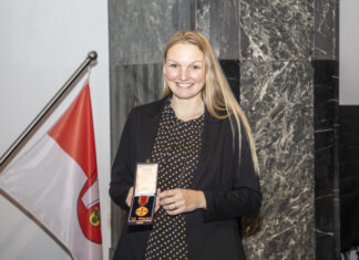 Die Jugend im Herzen: Stefanie Krüger erhält Verdienstmedaille
