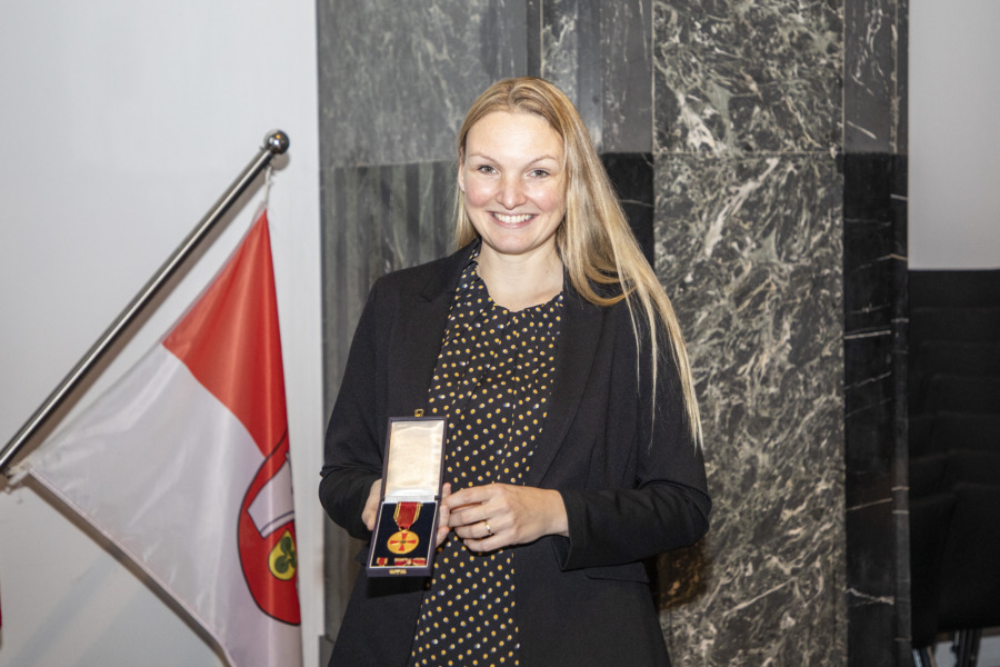 Die Jugend im Herzen: Stefanie Krüger erhält Verdienstmedaille