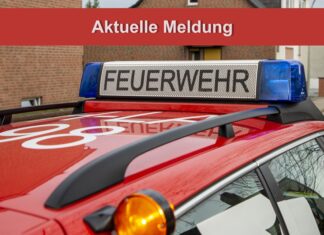 Fahrerin bei Verkehrsunfall verletzt Feuerwehrfahrzeug