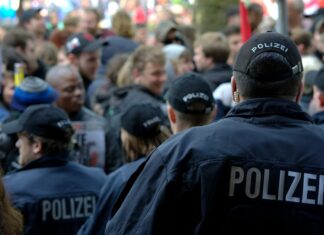 Friedlicher Verlauf von Versammlung durch Hannovers Nordstadt – Polizei räumt besetztes Haus in Hainholz Demonstration Polizei
