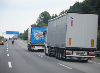 Versorgung der Impfzentren: Niedersachsen hebt Sonn- und Feiertagsfahrverbot für Lkw vorübergehend auf