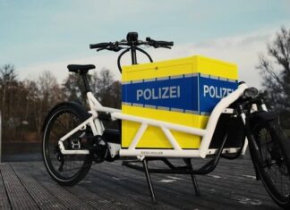 Oberbürgermeister und Polizeipräsident übergeben Lastenrad an die Polizei Limmer