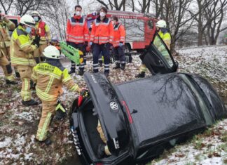 Godshorn: PKW landet im Graben