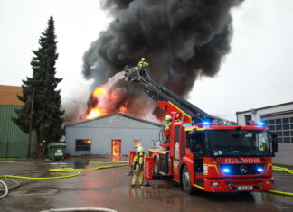 Halle im Vollbrand in Langenhagen
