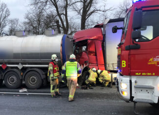 Schwerer Verkehrsunfall Autobahn A2: LKW fährt auf Tanklastzug auf