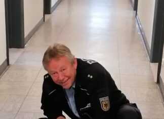 Mops lässt Frauchen im Hamburger Hauptbahnhof zurück