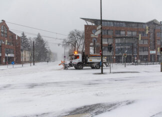 Unwetterwarnung für Niedersachsen und Bremen: Sturm, Schnee und Schneeverwehungen erwartet Symbolbild: Schnee-Chaos / Winterdienst / Unwetter / Glatteis