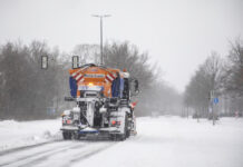 Unwetterwarnung in Langenhagen: Stadt hebt Streusalzverbot befristet auf Winterdienst im Einsatz.