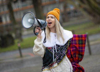 „Foto Fashion Action“ zum Abschluss des Fotowettbewerbs zum „Dicken-Pulli-Tag“