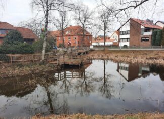 Betriebshof baut Steg am Löschteich Engelbostel ab 25. Februar zurück