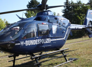 Zwei Kinder im Laher Teich ertrunken Polizeihubschrauber