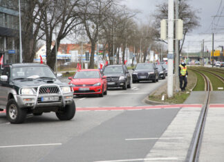 Warnstreik als Autokorso von Langenhagen bis Vahrenwalder Str.