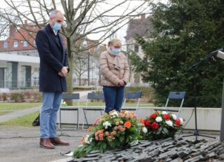 Kranzniederlegung am 22. März in der Gedenkstätte Ahlem