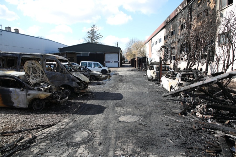 Hoher Sachschaden nach Brand mehrerer Fahrzeuge