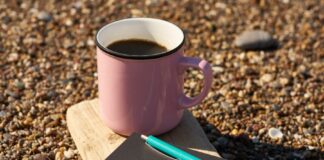 Kaffeetasse/Schreibblock/Frühstück