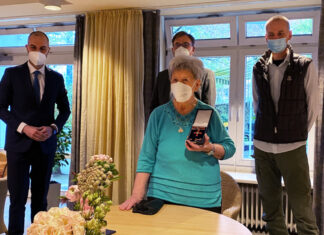 Ilse Schulz erhält das Verdienstkreuz am Bande des Verdienstordens der Bundesrepublik Deutschland Ilse Schulz, Belit Onay