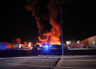 Baustoffabfälle brennen in Langenhagen