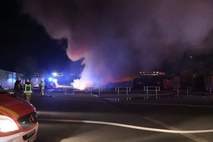 Baustoffabfälle brennen in Langenhagen