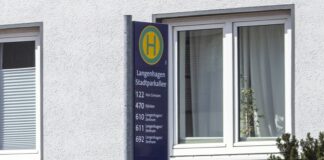 Schild Haltestelle Stadtparkallee