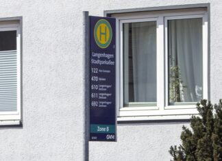 Haltestelle Stadtparkallee wird dauerhaft verlegt Schild Haltestelle Stadtparkallee