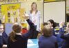 Lehrerin in Schule