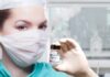 Krankenschwester mit Impfstoff