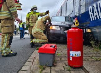Verkehrsunfall mit Stadtbahnlinie 1 Feuerwehreinsatz