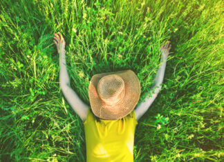 So wird der Sommer – oder eben nicht Wiese Mensch Strohhut