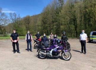 Polizei kontrolliert Motorräder am Roten Berg Polizeikontrolle