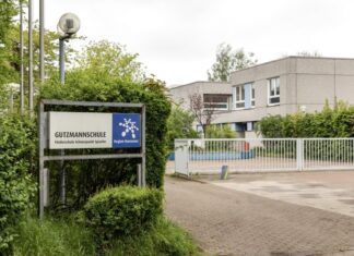 Neubau für die Gutzmannschule in Langenhagen Schild Gutzmannschule