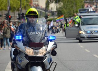 Versammlungen in Hannover verlaufen ohne größere Vorkommnisse Polizei Motorrad
