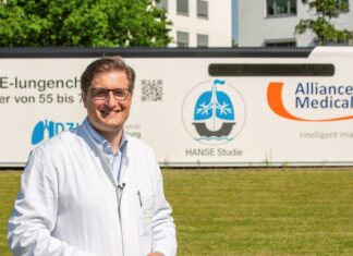 In Hannover: Lungen-Check auf Rädern Professor Jens Vogel-Claussen