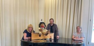 Klavier mit Personen