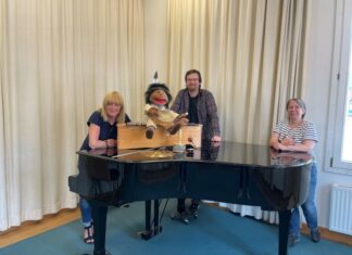Musikschule startet neues Programm für die Kleinsten Klavier mit Personen