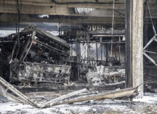 Großbrand in ÜSTRA-Busdepot für Elektrobusse Feuerwehreinsatz