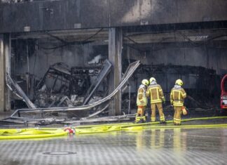 Nach Großbrand bei der ÜSTRA: Untersuchung von Rußablagerungen Feuerwehreinsatz