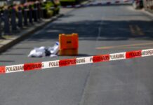 Familiendrama in Barsinghausen: 38-jährige Frau getötet, Kind in Lebensgefahr Polizei Spurenkoffer
